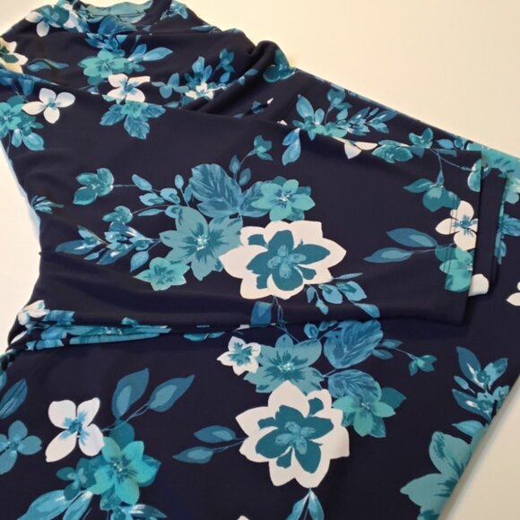 Women Within Asymmetrical Shark Bite Ladies Floral Blue Tunic (2X) 26/28 - Picture 4 of 4